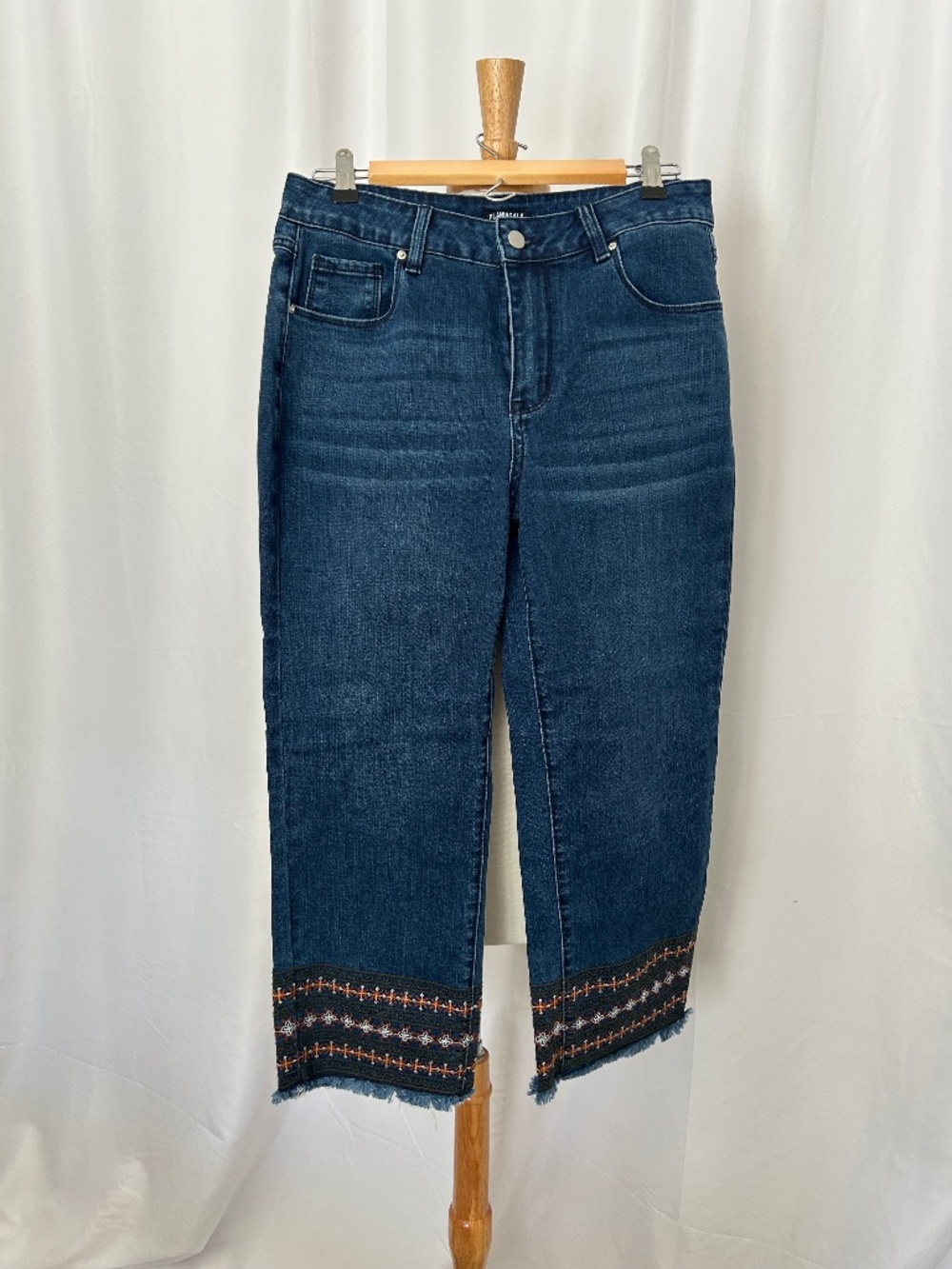 FLAMINGALS STRAIGHT-LEG CROPPED JEAN WITH TRIBAL RAW HEM - SIZE LARGE